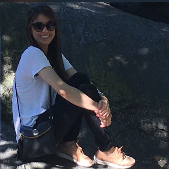 Meet your Posher, Ani - Picture 1 of 2